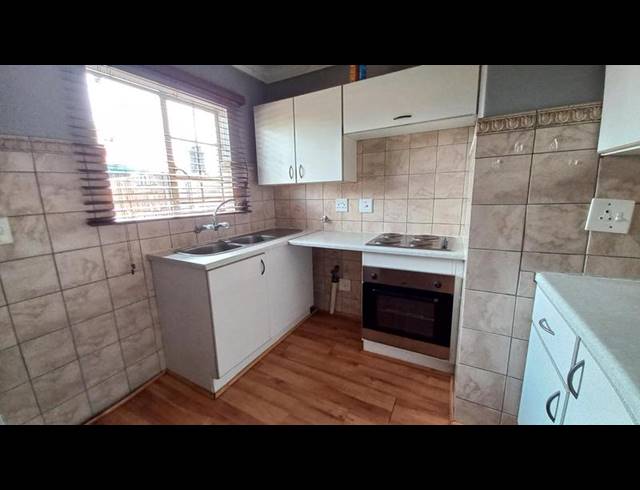 2 BEDROOM TOWNHOUSE FOR SALE IN MORELETAPARK